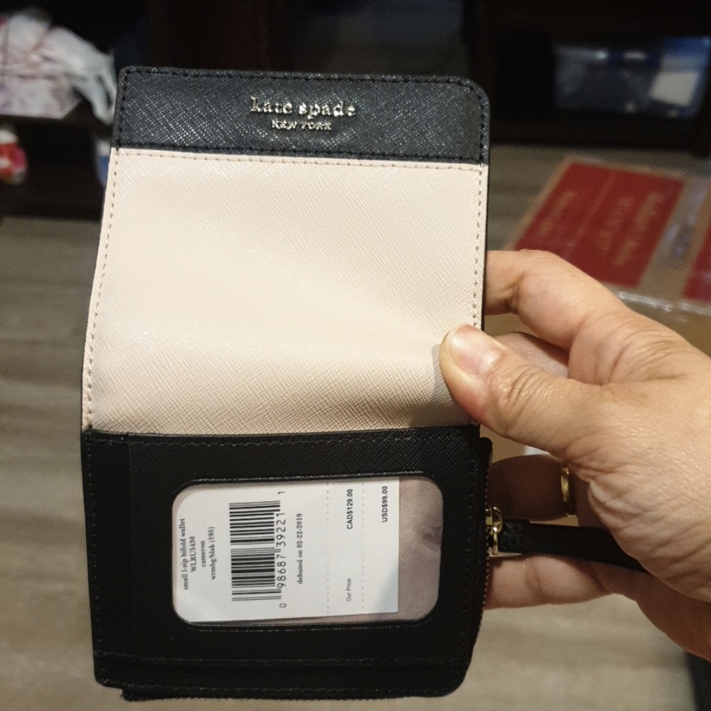 Wallet - Picture 2 of 5